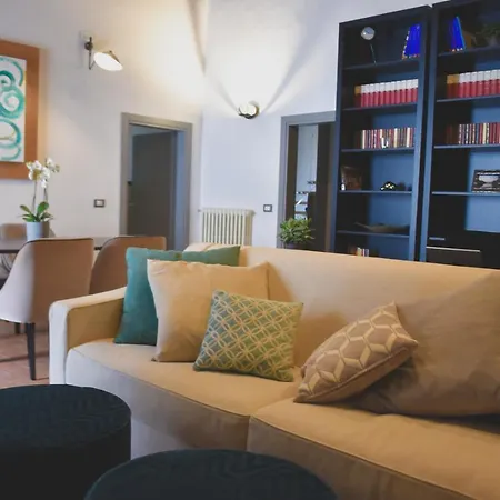 Del Giglio's Luxury In Piazza Della Signoria Apartment